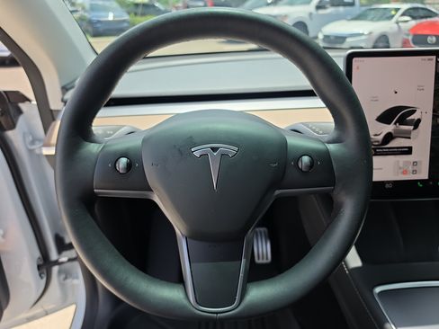 Used 2022 Tesla Model Y Performance AWD/4WD image 26