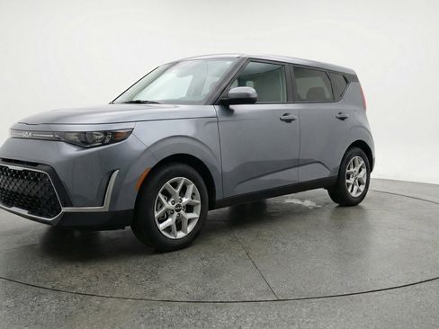 Used 2025 Kia Soul LX w/ LX Technology Package FWD image 3