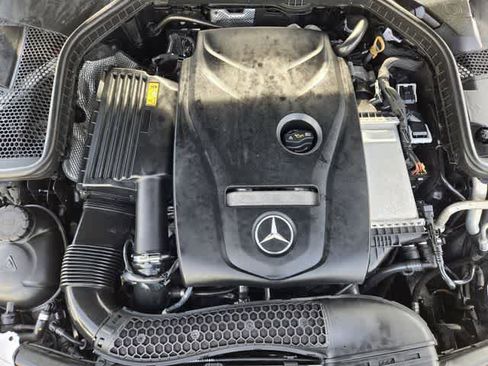 Used 2018 Mercedes-Benz C 300 Sedan image 9