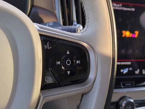 Used 2020 Volvo V90 T6 Cross Country image 27