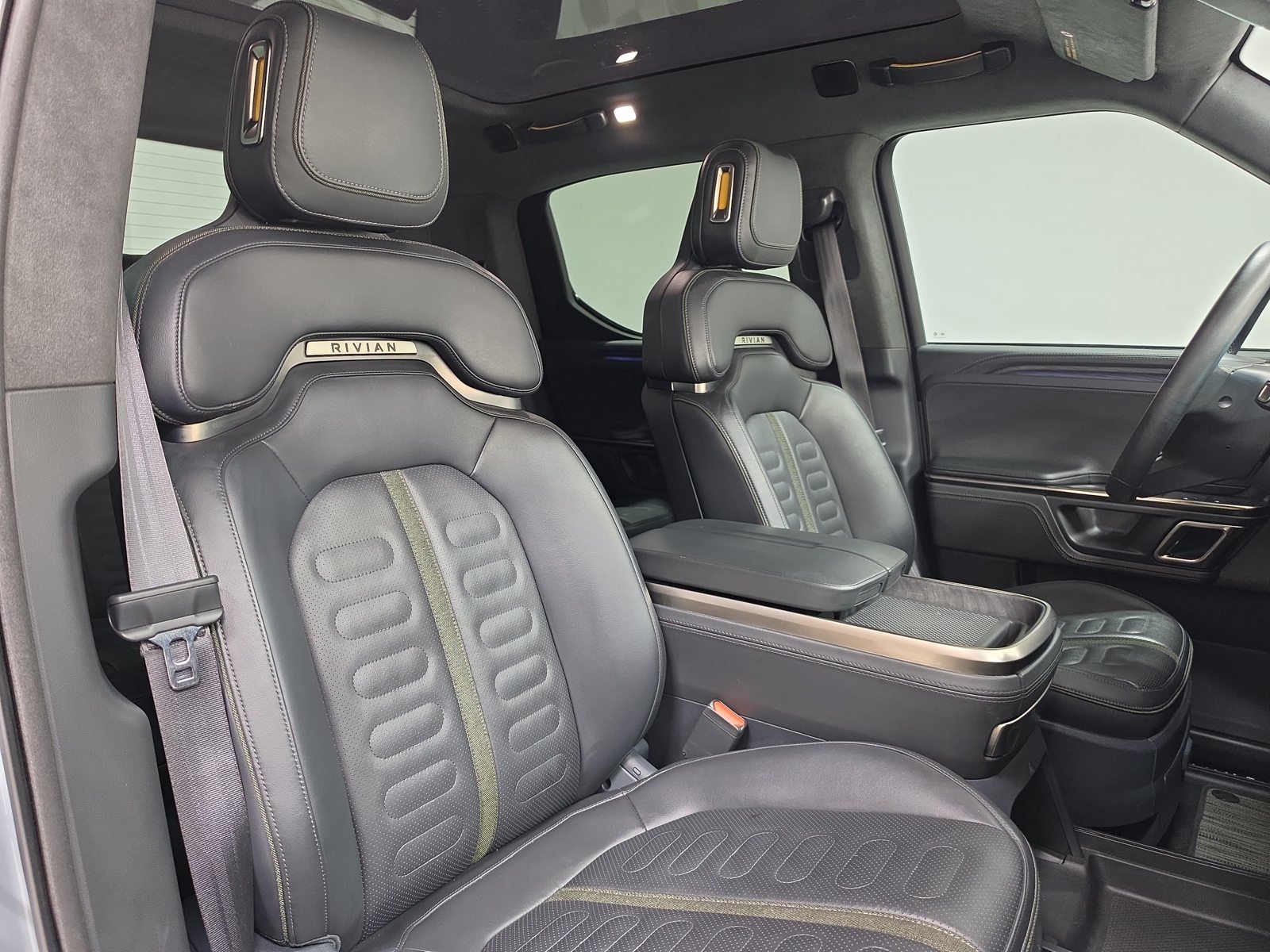 Used 2022 Rivian R1T Adventure AWD/4WD image 23