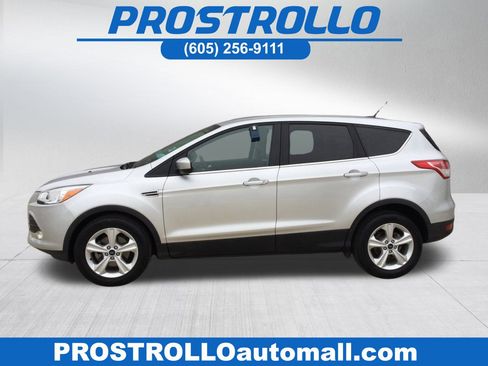 Used 2016 Ford Escape SE image 1
