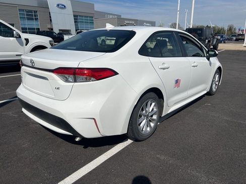 Used 2022 Toyota Corolla LE w/ LE Premium Package image 5