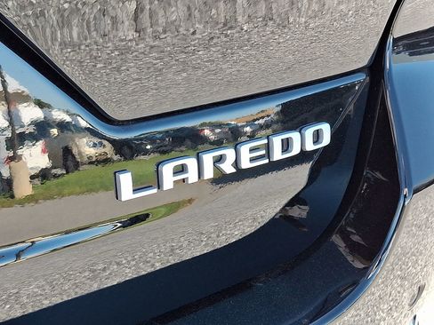 New 2025 Jeep Grand Cherokee Laredo w/ Luxury Tech Group I AWD/4WD image 13