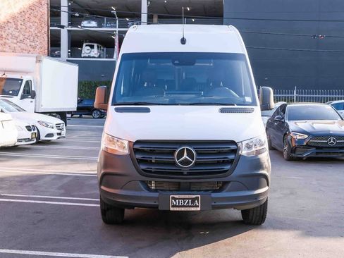 Used 2024 Mercedes-Benz Sprinter 2500 image 2