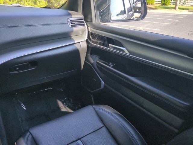 Used 2025 Jeep Wagoneer Series II AWD/4WD image 17