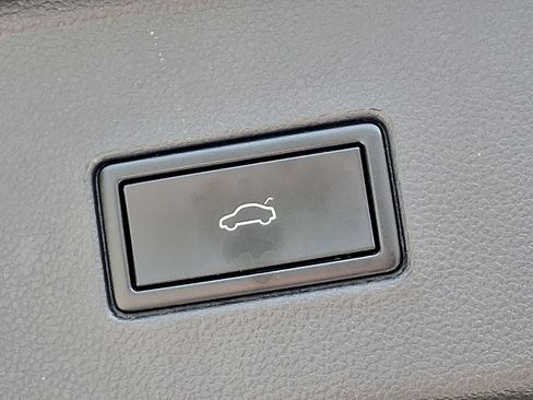 Used 2021 Volkswagen Atlas SEL FWD image 30