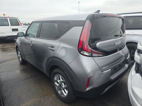 Used 2025 Kia Soul LX w/ LX Technology Package FWD image 11