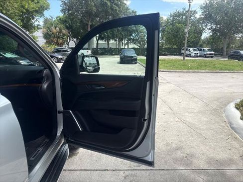 Used 2018 Cadillac Escalade ESV Luxury RWD image 28