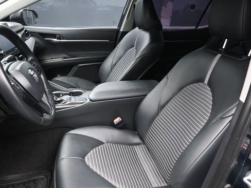 Used 2022 Toyota Camry SE image 19