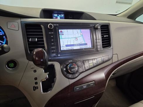 Used 2013 Toyota Sienna XLE w/ Premium Pkg FWD image 22