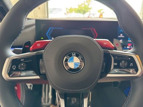 Used 2025 BMW M5 w/ Carbon Package image 32