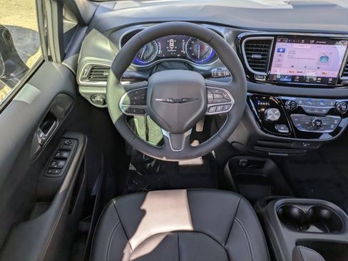 New 2026 Chrysler Voyager LX image 14