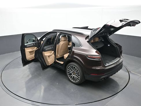 Certified 2023 Porsche Cayenne S Platinum AWD/4WD image 29
