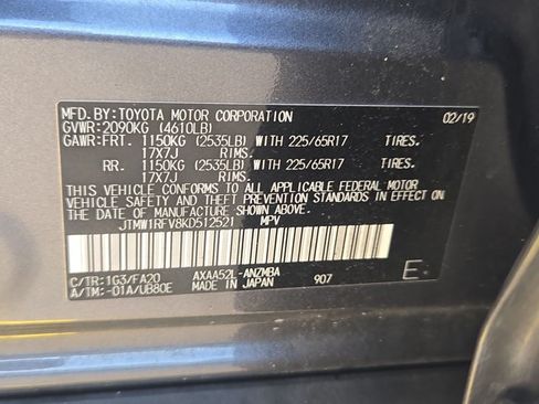 Used 2019 Toyota RAV4 XLE w/ Convenience Package FWD image 14