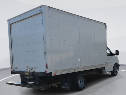 Used 2018 Chevrolet Express 3500 w/ Power Convenience Package image 5