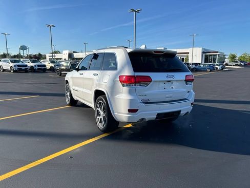 Used 2019 Jeep Grand Cherokee Overland AWD/4WD image 9