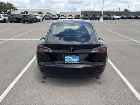 Used 2021 Tesla Model 3 Standard Range image 4