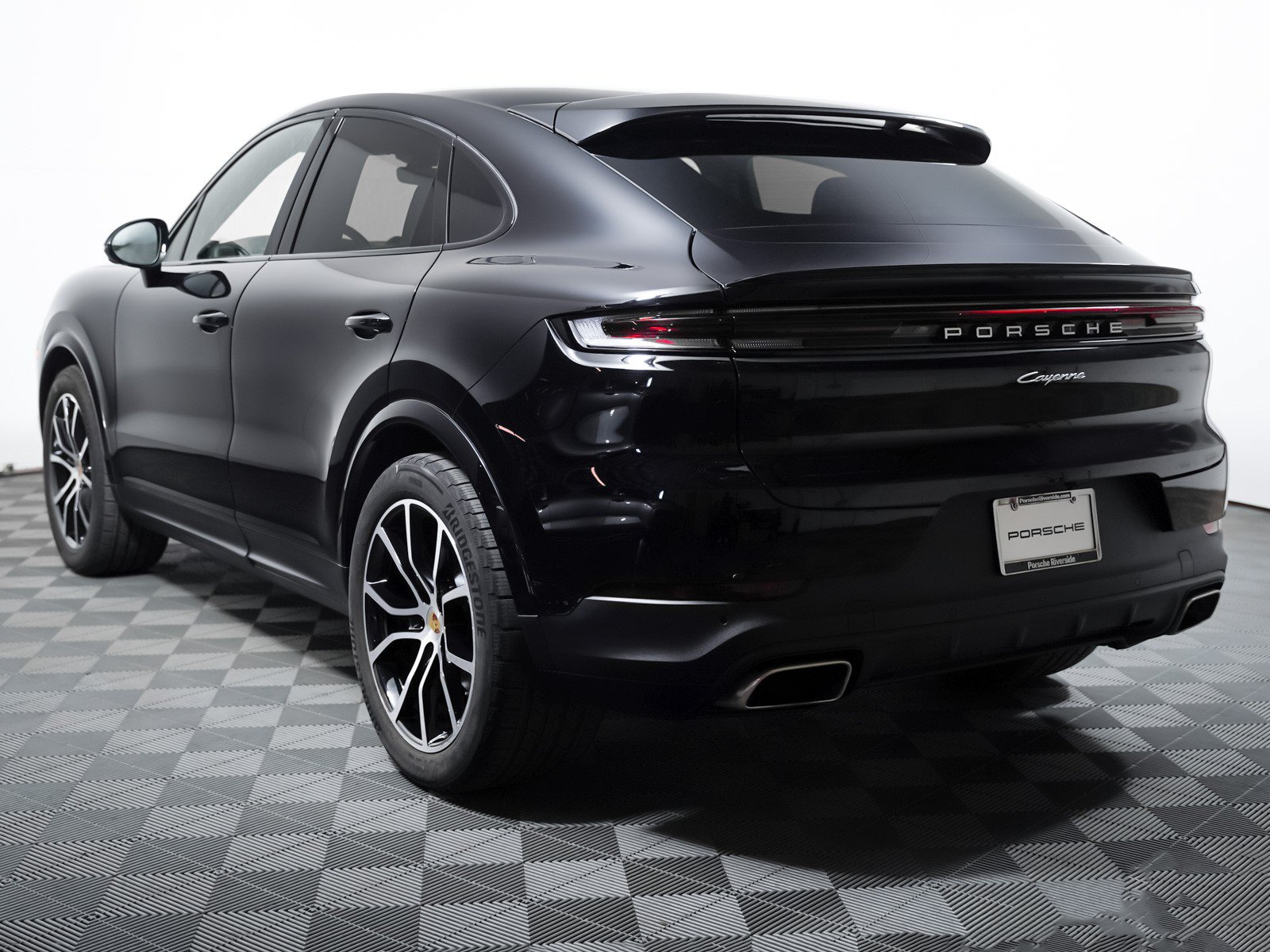 Certified 2024 Porsche Cayenne Coupe AWD/4WD image 3