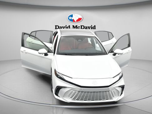 Used 2025 Toyota Camry XLE image 38