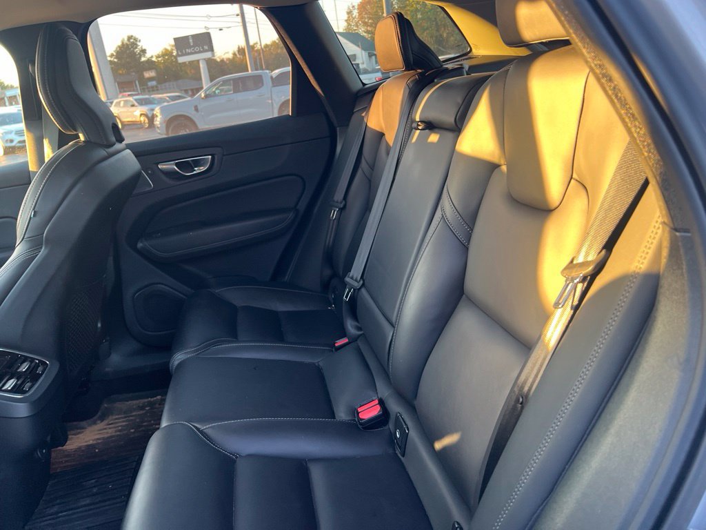 Used 2025 Volvo XC60 B5 Ultra w/ Protection Package Premier AWD/4WD image 8