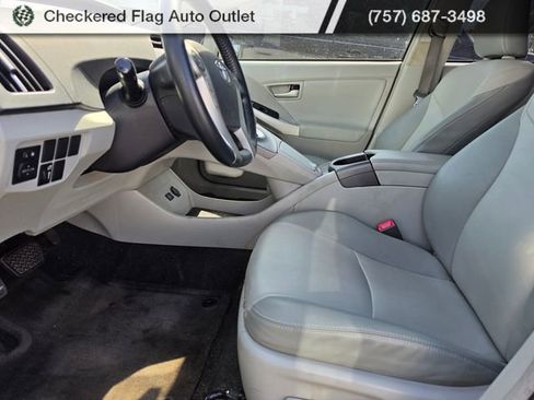Used 2013 Toyota Prius Four image 9
