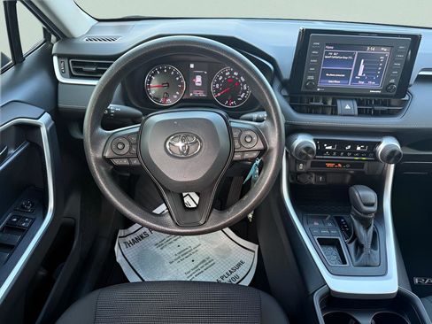 Used 2021 Toyota RAV4 LE image 10
