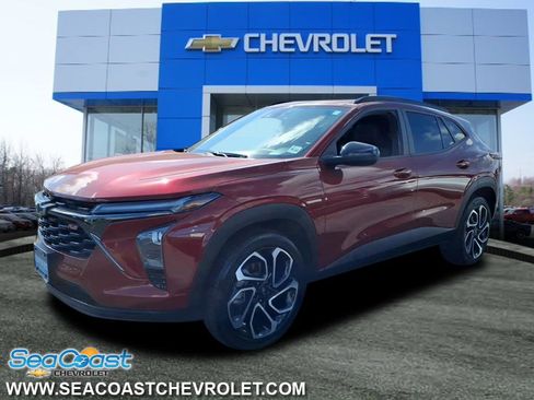 Used 2024 Chevrolet Trax RS w/ Sunroof Package image 4