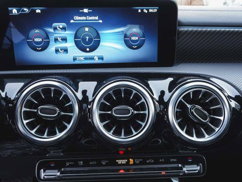 Used 2025 Mercedes-Benz CLA 250 4MATIC image 18