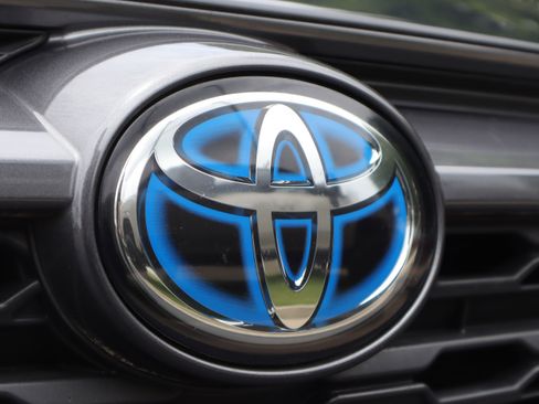 Used 2022 Toyota RAV4 XLE w/ Convenience Package AWD/4WD image 33
