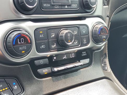 Used 2020 Chevrolet Suburban Premier w/ Premier 6.2L Value Package AWD/4WD image 26