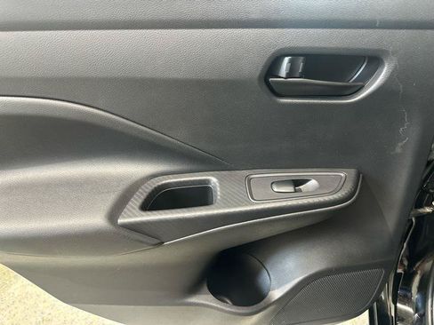 Used 2021 Nissan Versa S FWD image 11