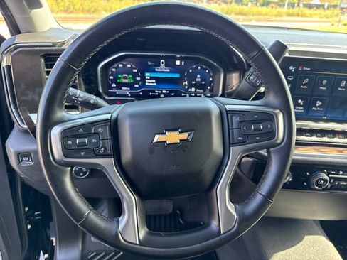 Used 2023 Chevrolet Silverado 1500 LT AWD/4WD image 15