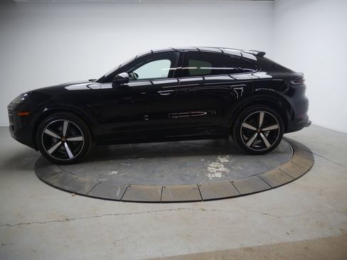 Certified 2026 Porsche Cayenne Coupe image 2