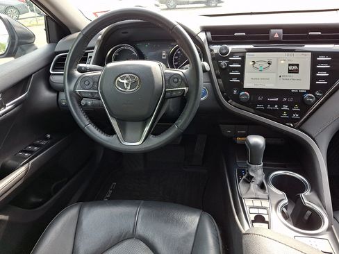 Used 2020 Toyota Camry XLE FWD image 14