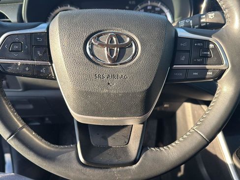Used 2023 Toyota Highlander LE image 14