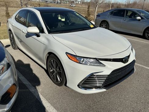 Used 2022 Toyota Camry XLE image 4