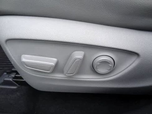 Certified 2020 Toyota Highlander Limited image 8