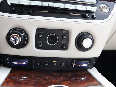 Used 2019 Rolls-Royce Dawn image 55