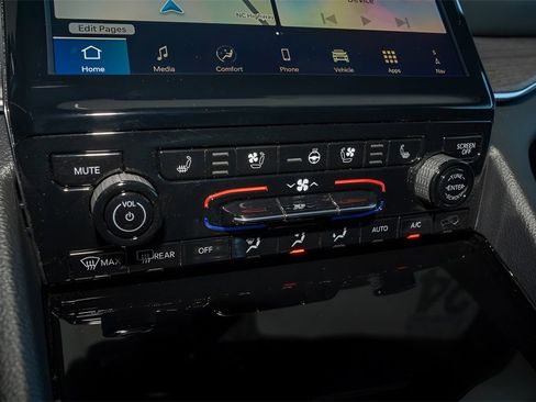 Used 2024 Jeep Grand Cherokee L Overland w/ Luxury Tech Group IV image 12