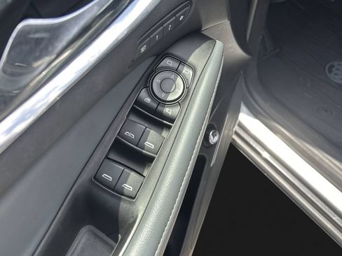 Used 2018 Buick Enclave Premium w/ Experience Buick Package FWD image 16