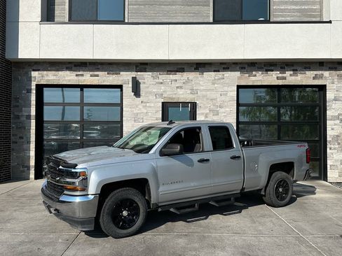 Used 2019 Chevrolet Silverado 1500 LT AWD/4WD image 7