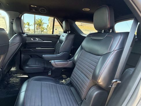 Used 2025 Ford Explorer ST-Line AWD/4WD image 12