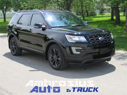 Used 2017 Ford Explorer XLT w/ XLT Technology Feature Bundle