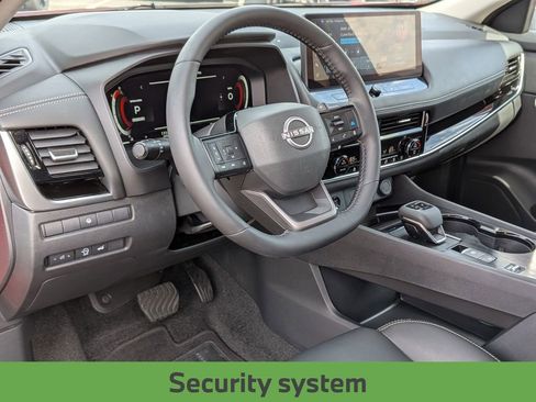 Used 2025 Nissan Rogue SL image 18