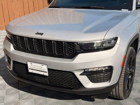 Used 2024 Jeep Grand Cherokee Limited w/ Black Appearance Package RWD image 21