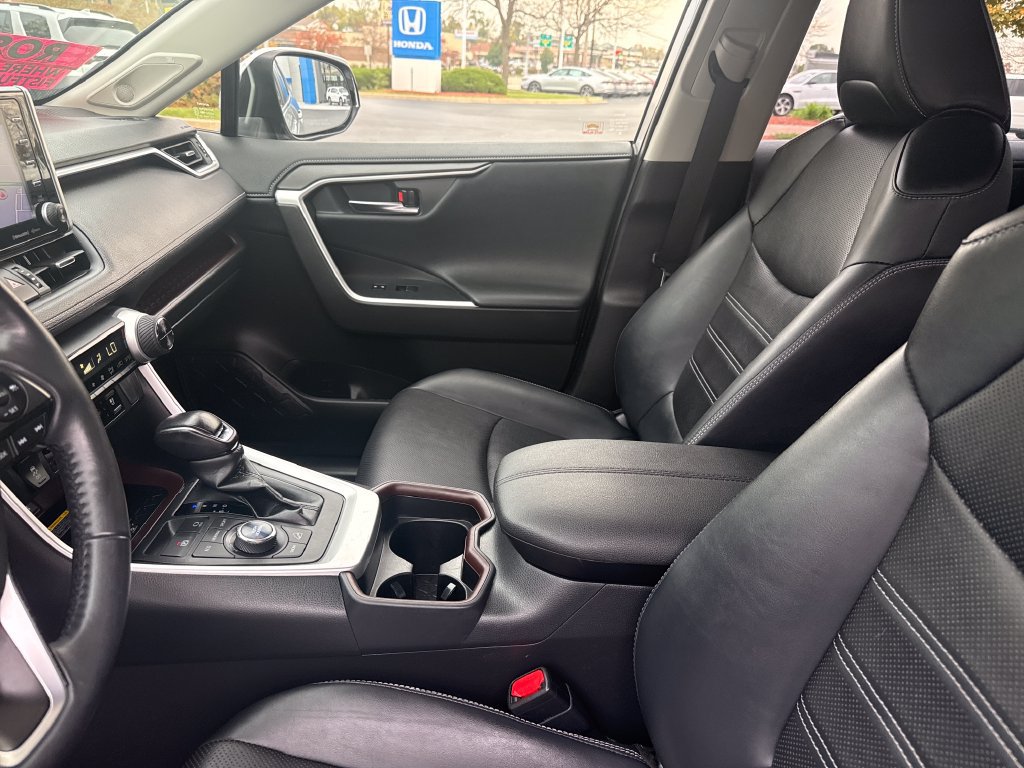 Used 2020 Toyota RAV4 Limited AWD/4WD image 14