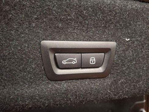 Used 2025 BMW 330i xDrive Sedan w/ Premium Package image 27