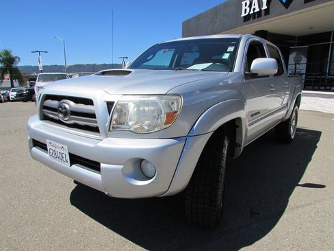 Used 2010 Toyota Tacoma PreRunner RWD image 3