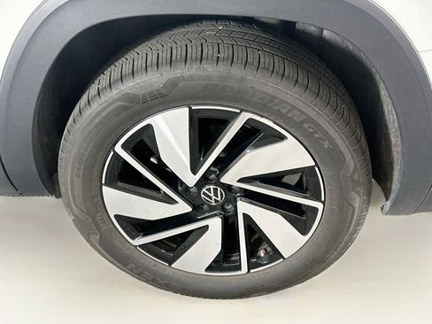 Used 2025 Volkswagen Atlas SE FWD image 11